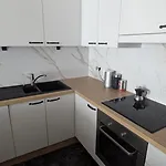 Spacious Room In Modern Central Apartment