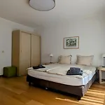 Spacious Room In Modern Central Apartment