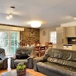 Spacious Chalet With Sauna In Daverdisse