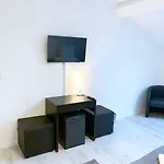 Hive Rooms Midi Center