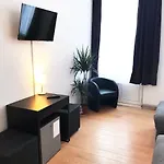 Hive Rooms Midi Center