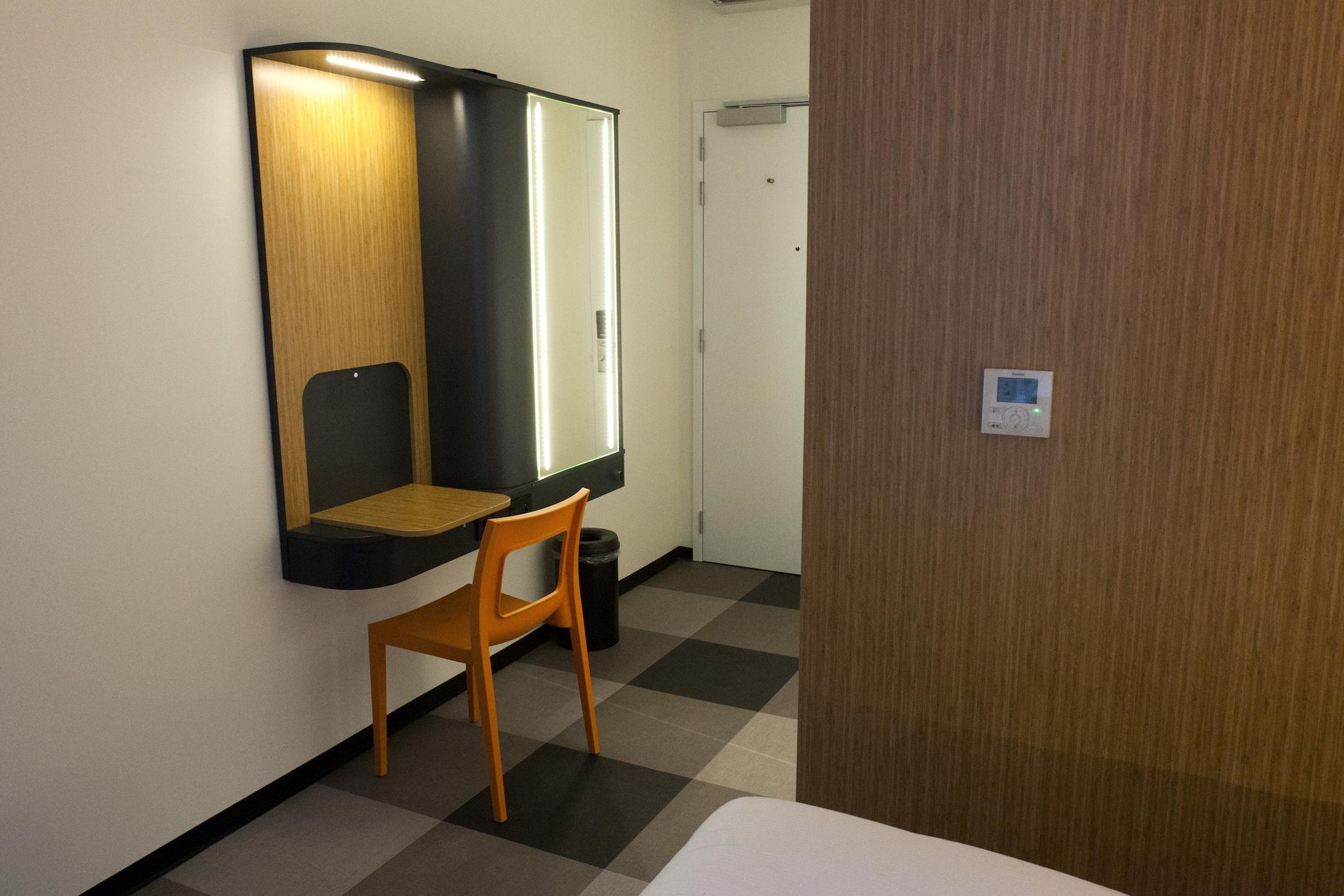 Hotel Easyhotel Centre 3*