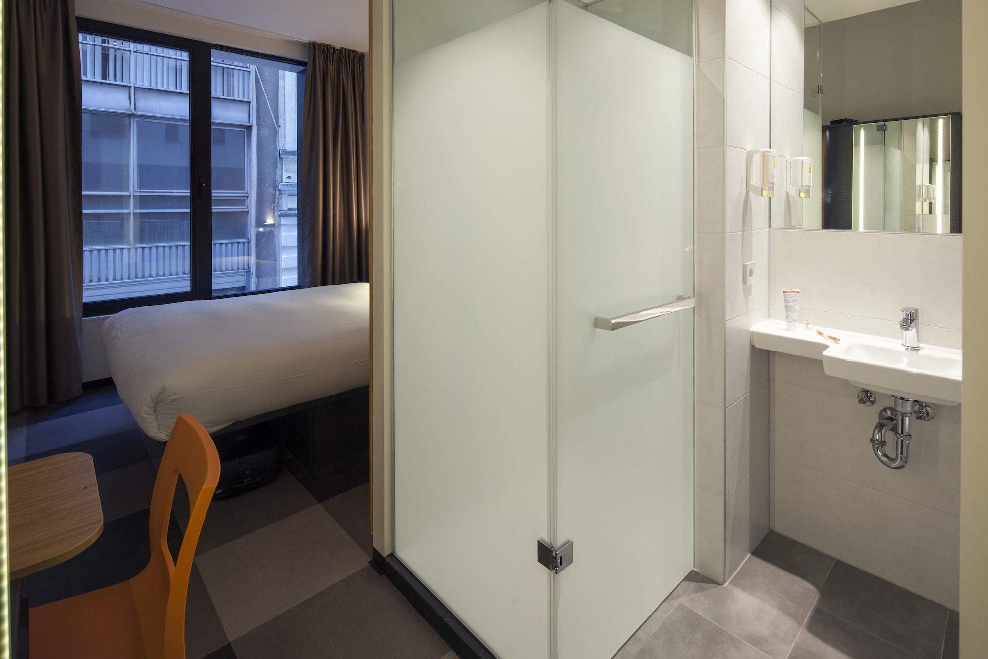 Easyhotel Centre 3*