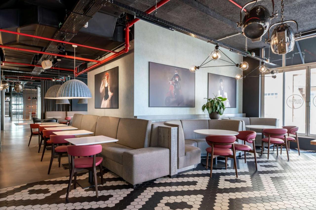 Radisson Red