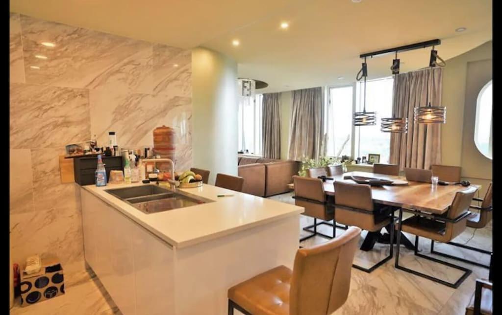 Luxury And Beautiful With Unique Skyview * Brüssel