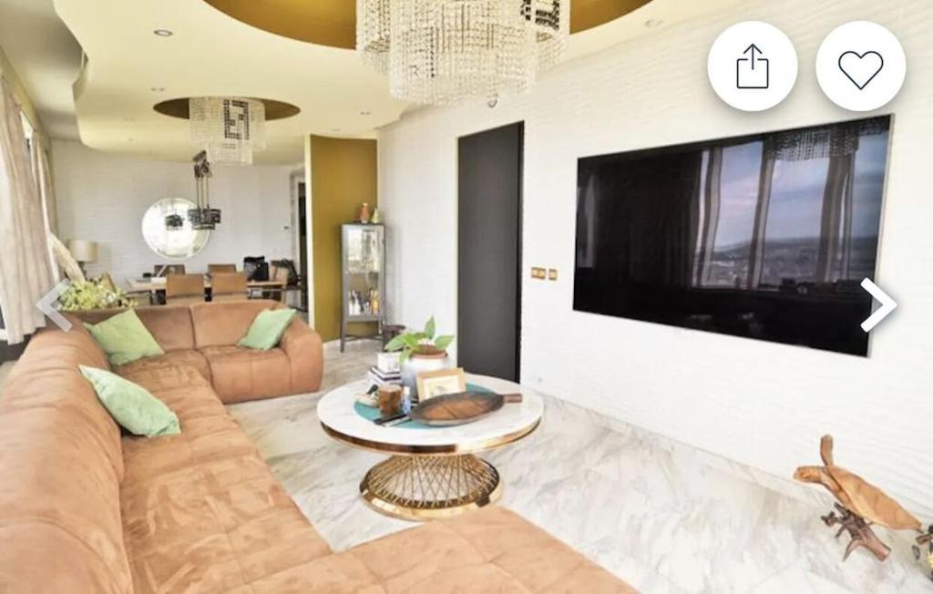 Luxury And Beautiful With Unique Skyview Brüssel