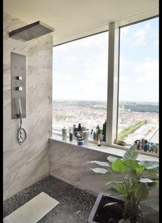 Luxury And Beautiful With Unique Skyview Apartment