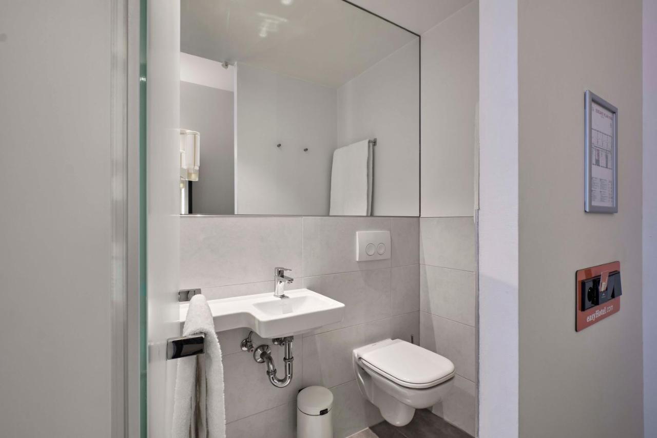 Easyhotel Centre 3*