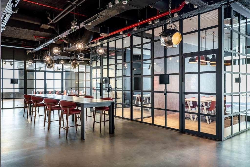 Radisson Red 4*