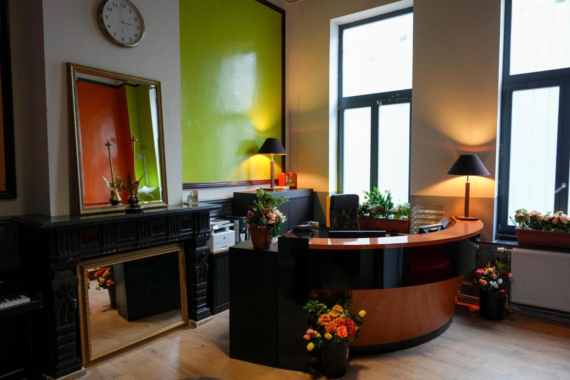 Hostel Your Midi Station *