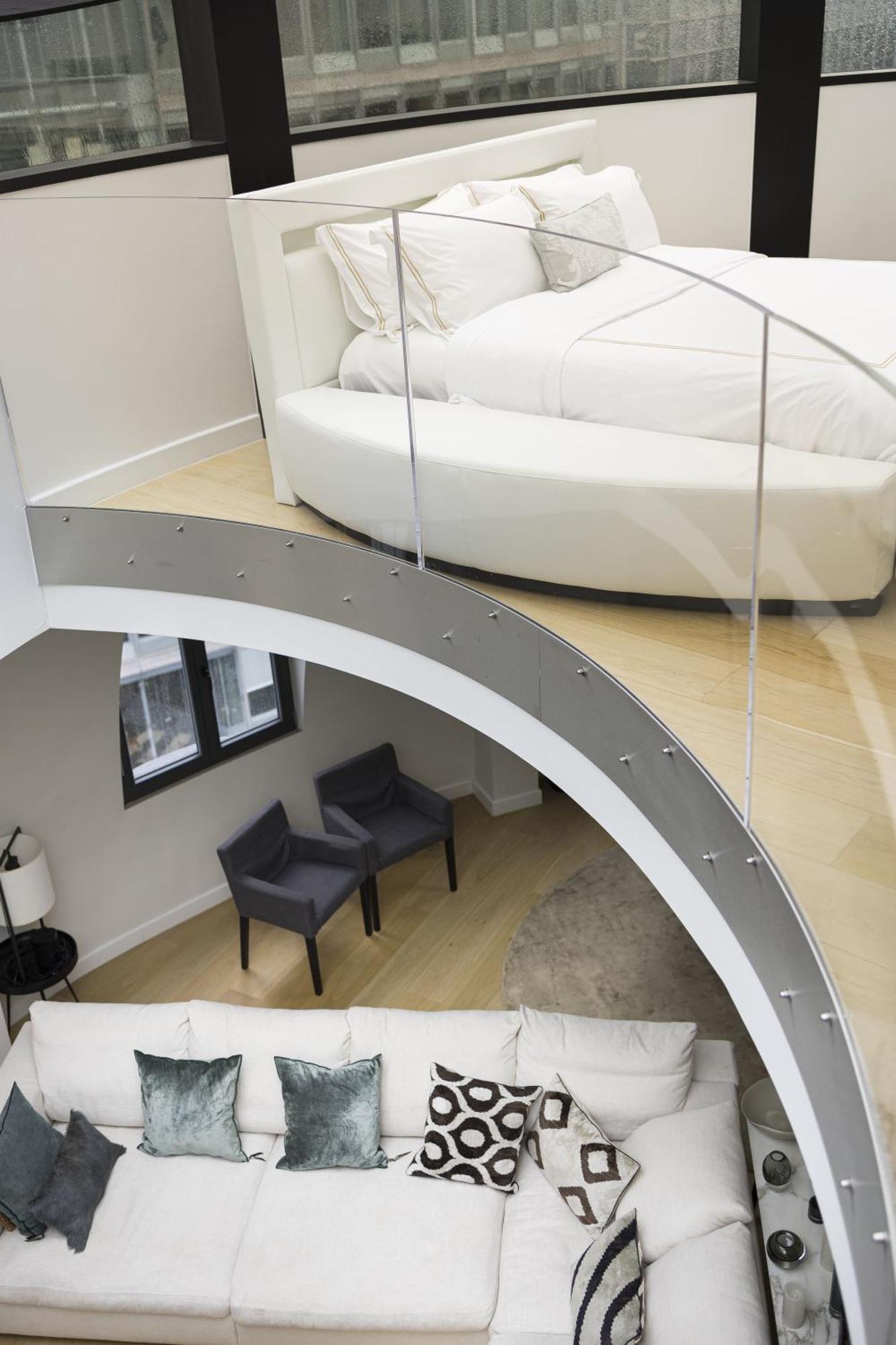 Triplex Penthouse In Centre * Bruxelles