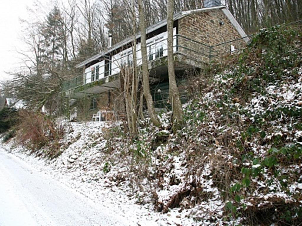 Spacious Chalet With Sauna In Daverdisse
