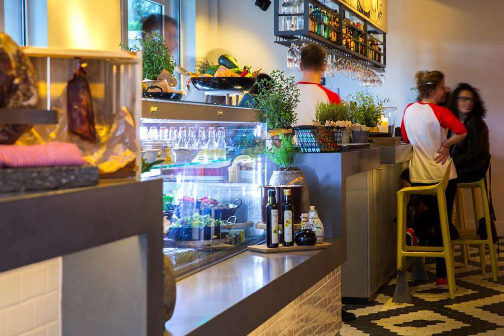 Hotel Radisson Red 4*