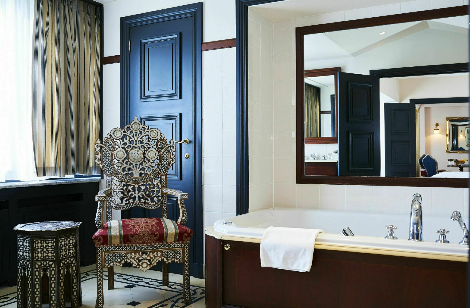 Barsey By Warwick Hotel 4*