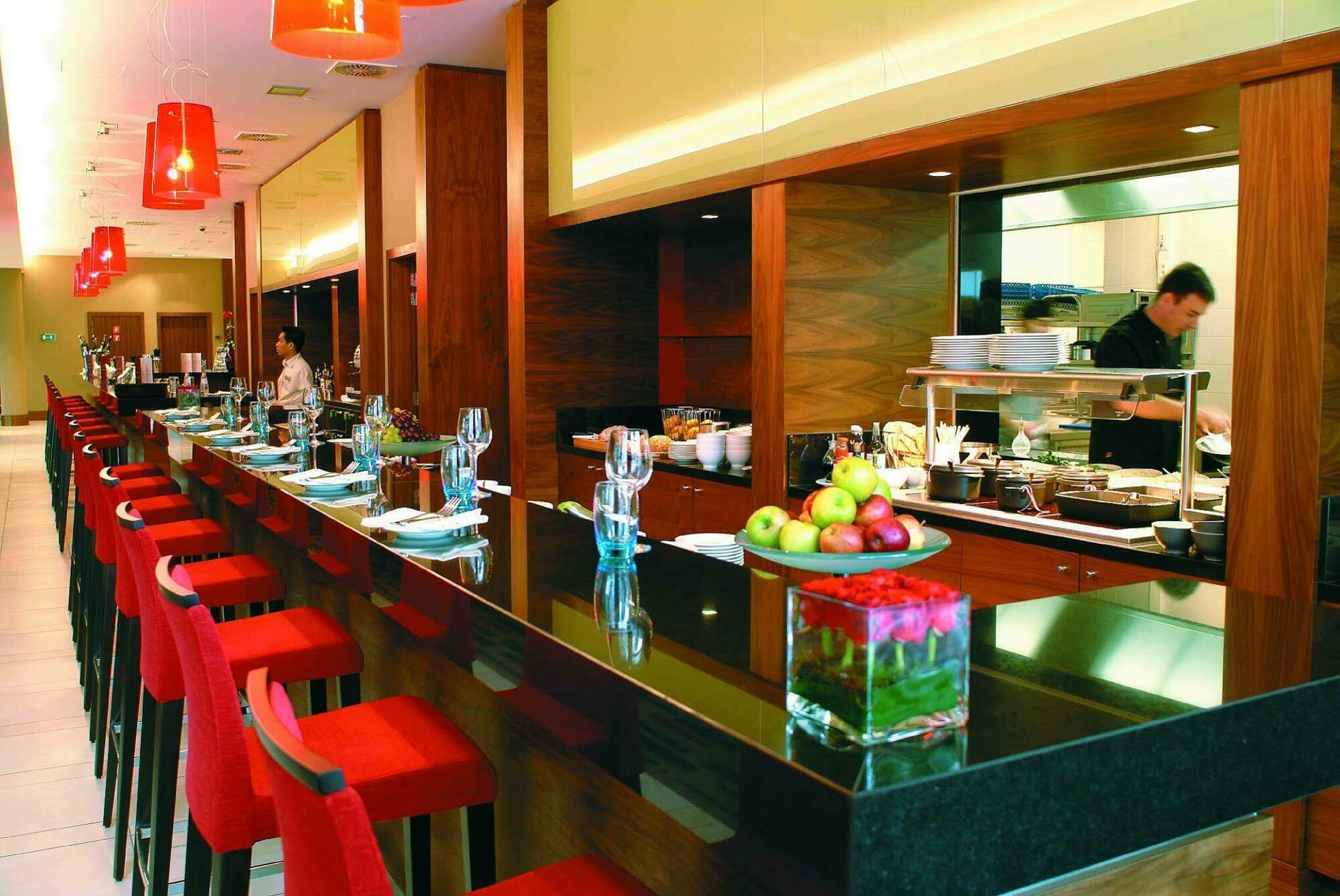 Hotel Radisson Red 4*