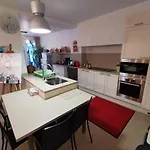 Le Divan Rouge Apartement, Next Atomium & Expo