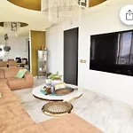 Luxury And Beautiful Apartment With Unique Skyview