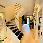 Town House With Garden - 1 Room With Shared Bathroom