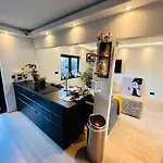 Town House With Garden - 1 Room With Shared Bathroom