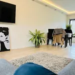 Town House With Garden - 1 Room With Shared Bathroom