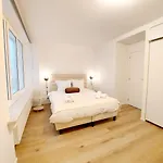 New Luxe Grand Place Apartment