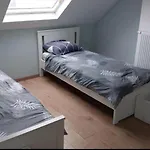 Chambre Deux Lits Celibataires 3Eme Etage Petite Cle Rouge