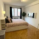 Cosy Two Bedroom Apartment In Brussels