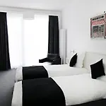 Hotel Satellite