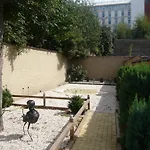 Hotel Satellite