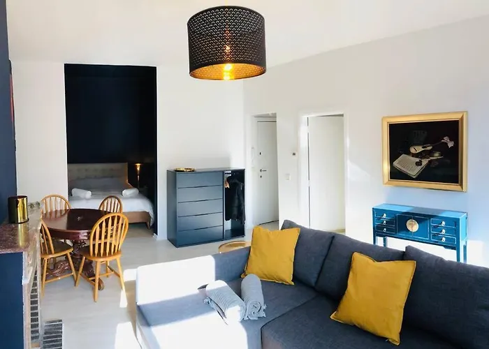 Brussels By Foot! Authenticity & Luxury Nearby