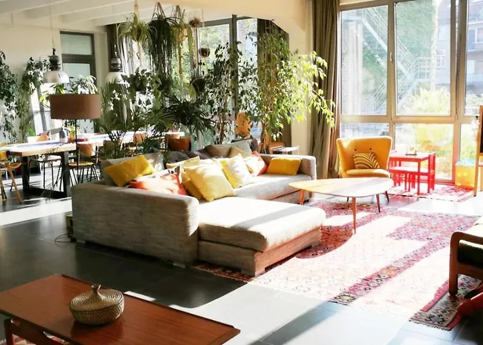 Bright Loft Close To Downtown