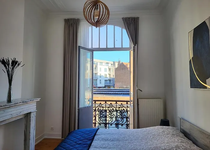 Brussels Bed & Blockchain Private Rooms With Shared Bathroom