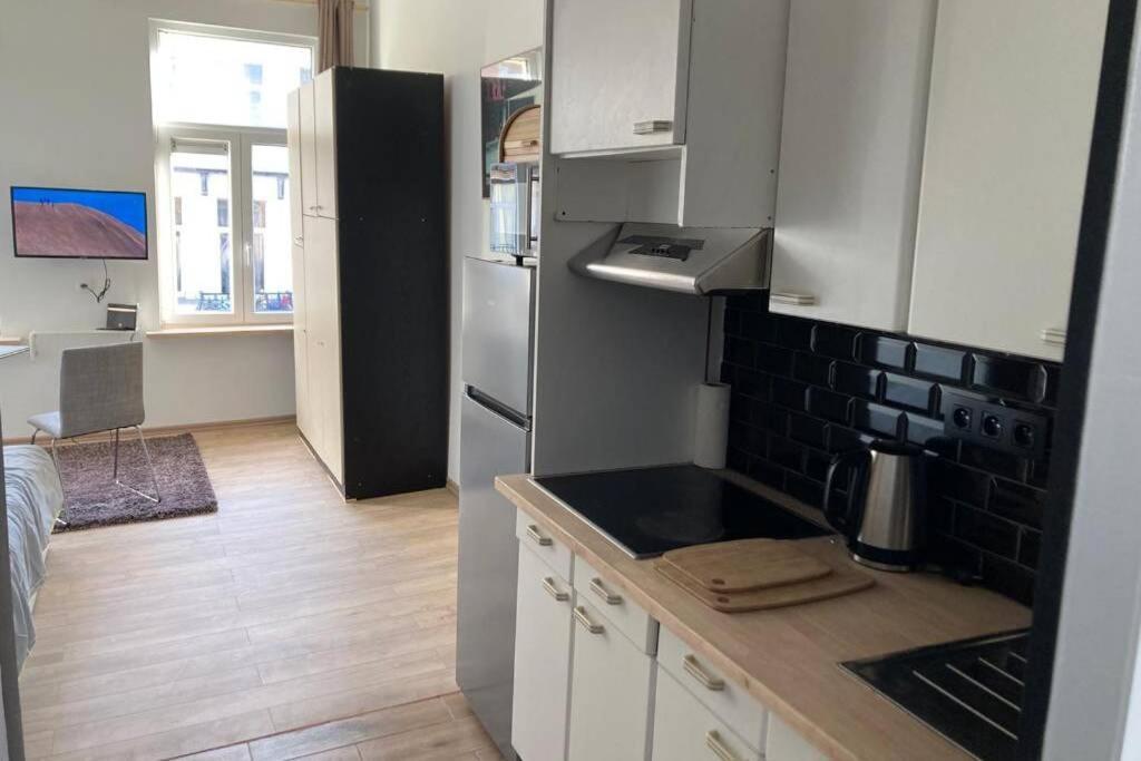 Apartment Magnifique Au 2eme Etage, A Proximite De La Gare Du Midi!