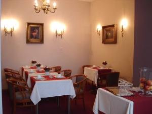 The Neufchatel 3*