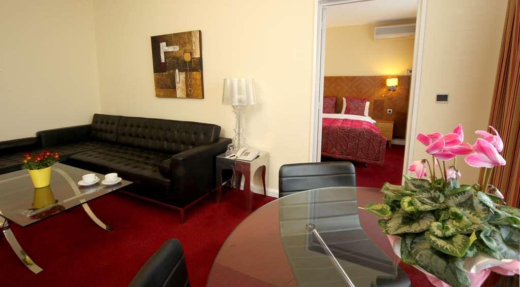Gresham Belson 4*