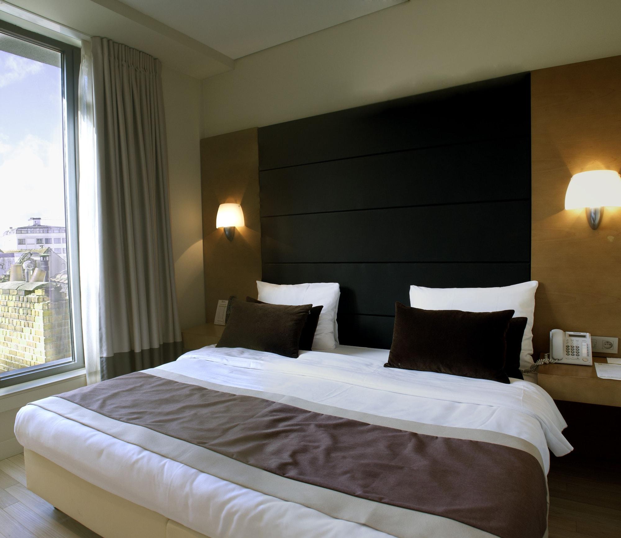 Aparthotel B-aparthotel Grand Place 4*