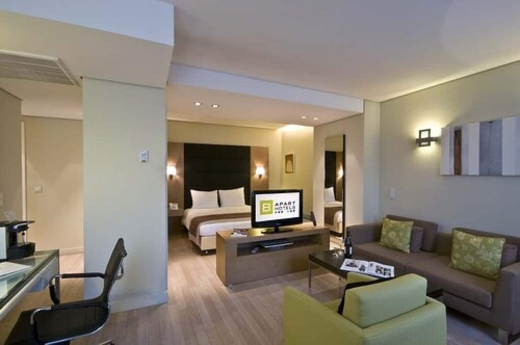 B-aparthotel Grand Place 4*