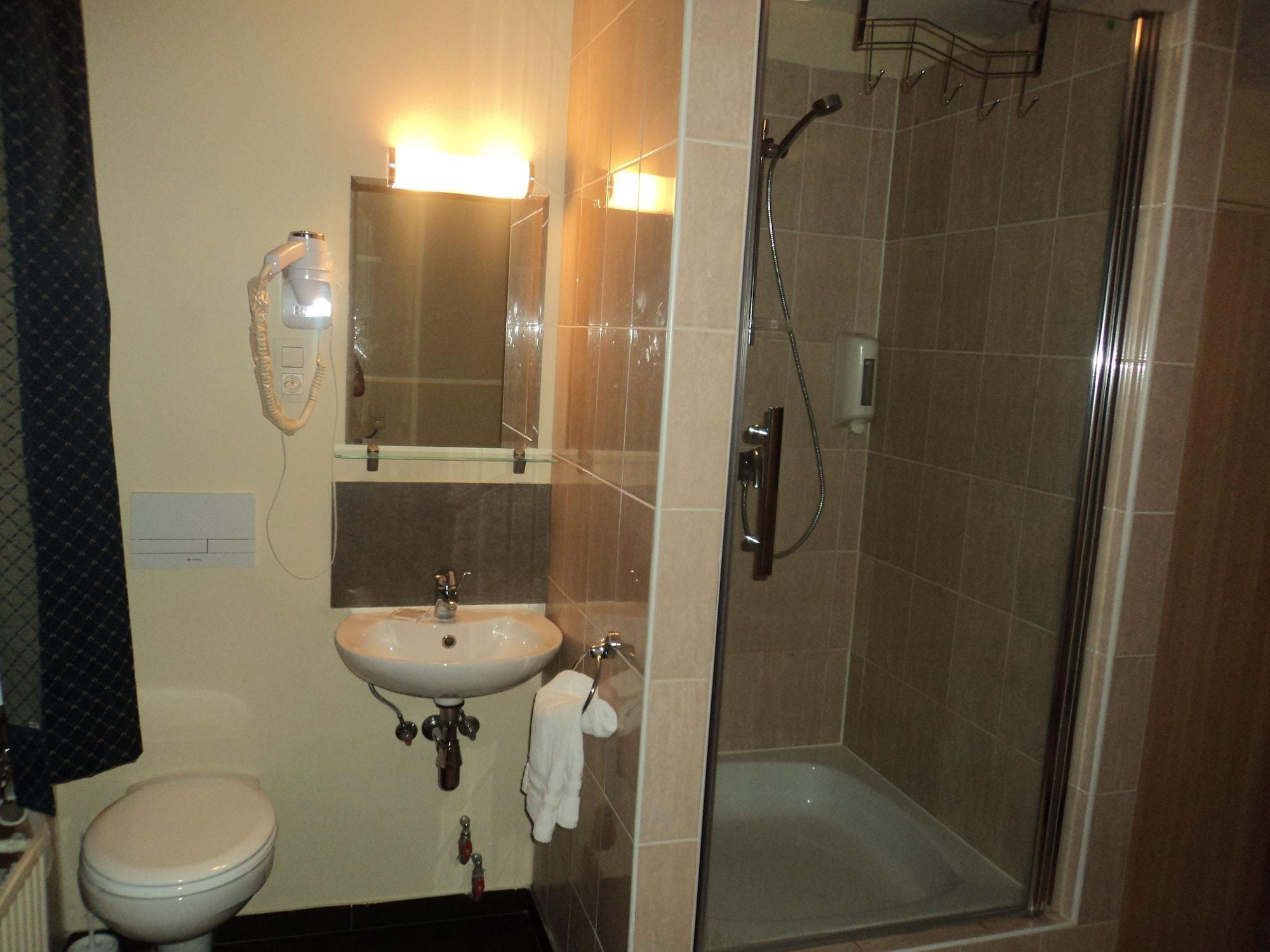Hotel Albergo Hotel 2*