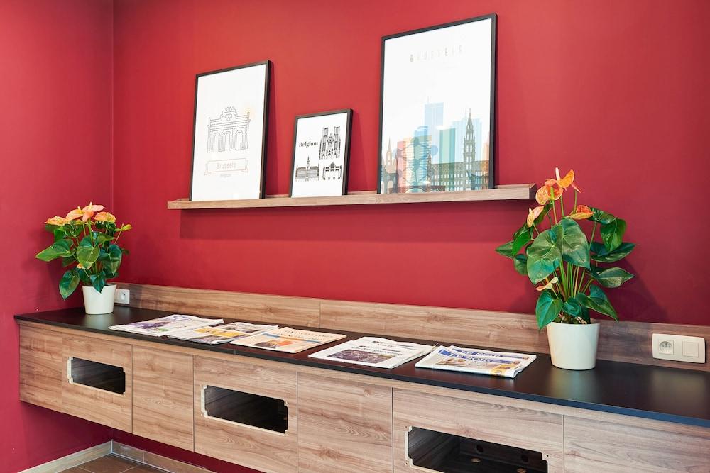 Appart'city Confort Centre Gare Du Midi Aparthotel 3*