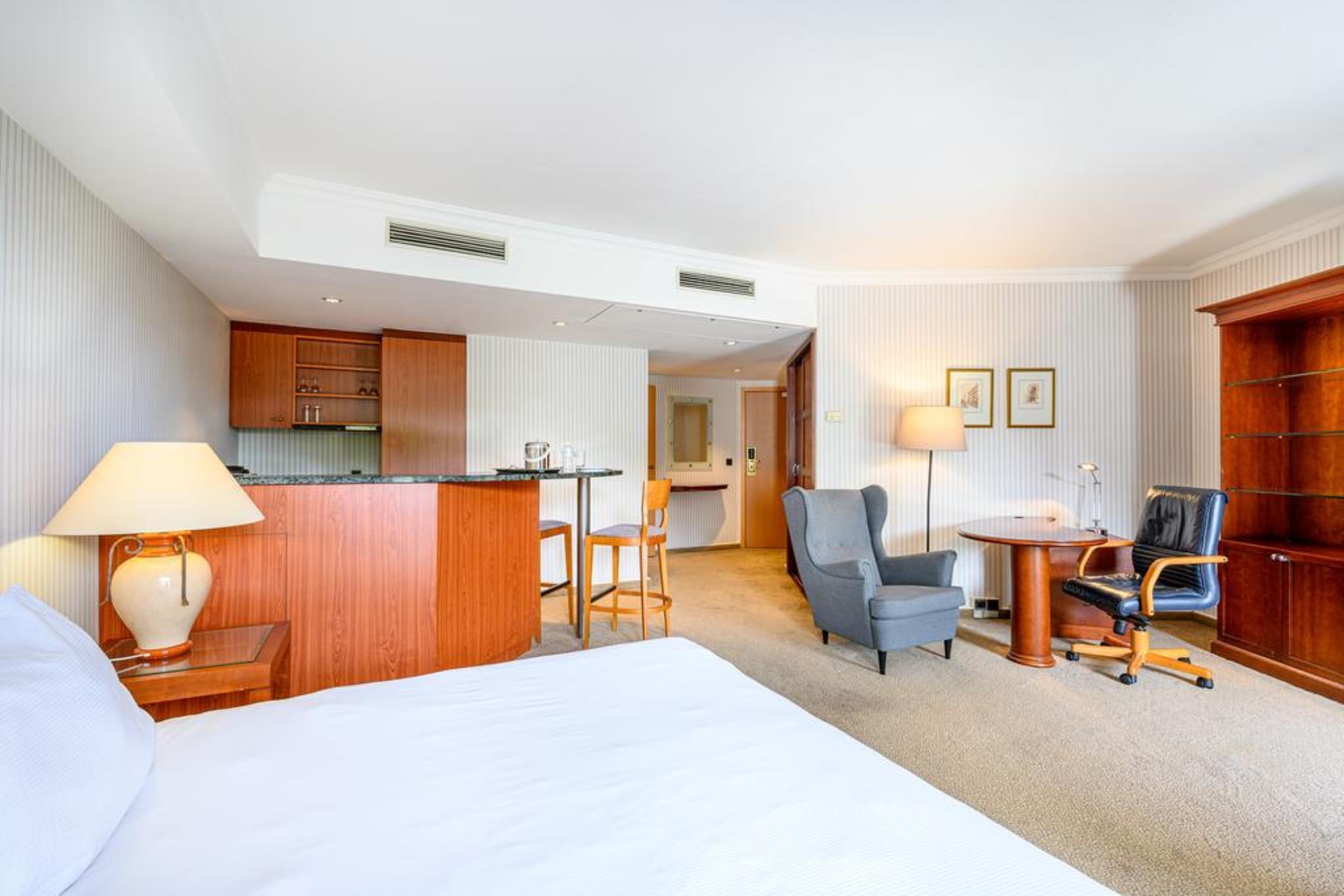 B-aparthotel Ambiorix 4* Brussels