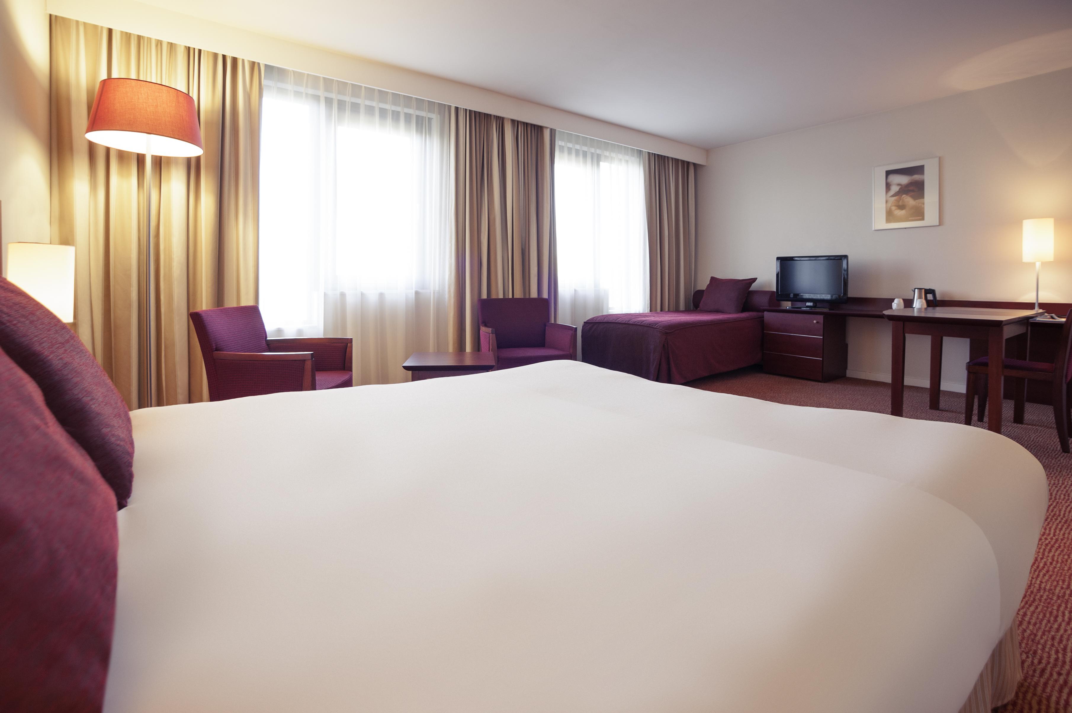 Mercure Airport Hotel 3*