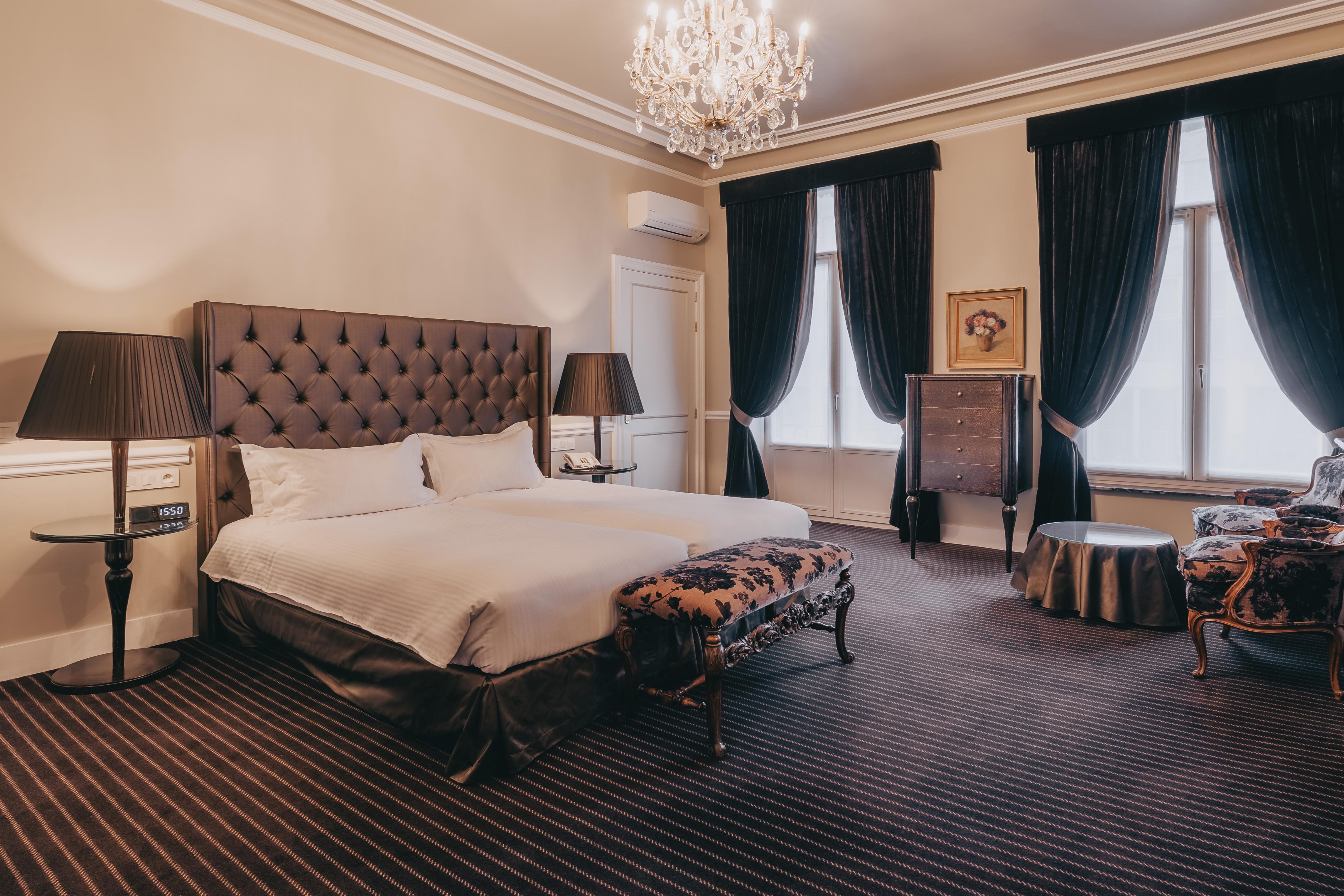 Manos Premier Hotel 4*