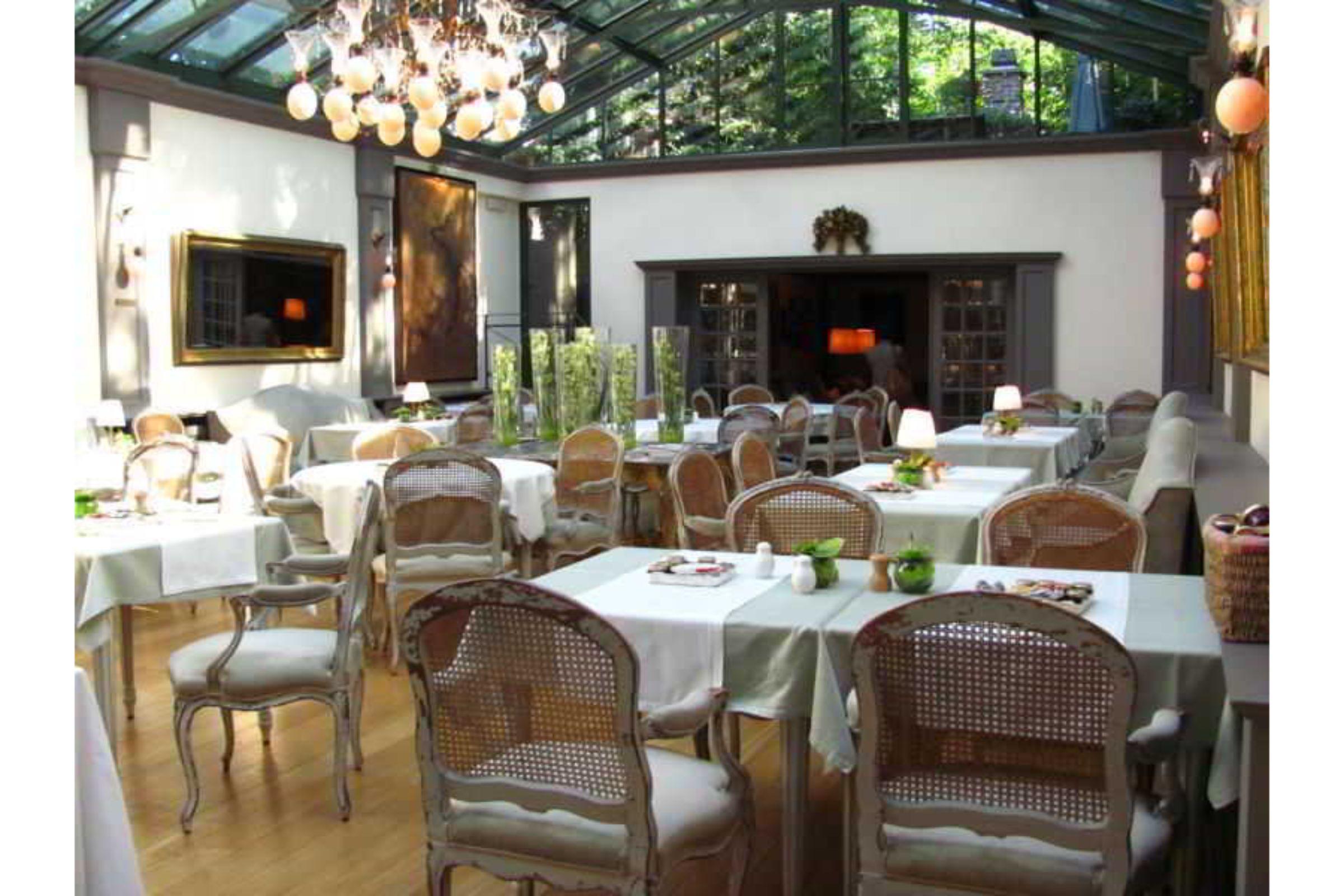 Manos Premier Hotel 4*
