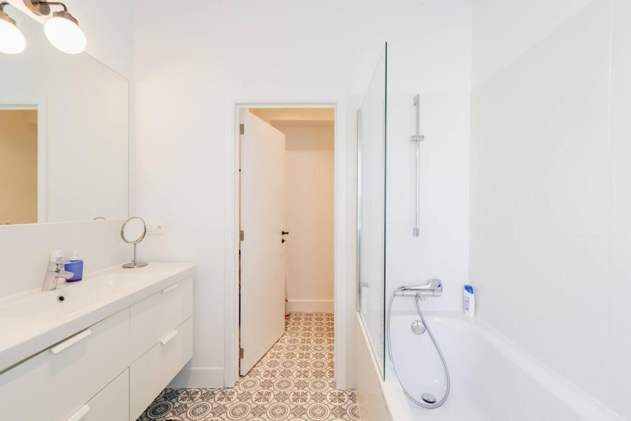 One Bedroom Self Check In In Center Of Trendy St Gilles *