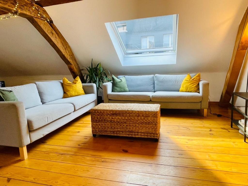 Down Town Spacious Loft With Private Parking *