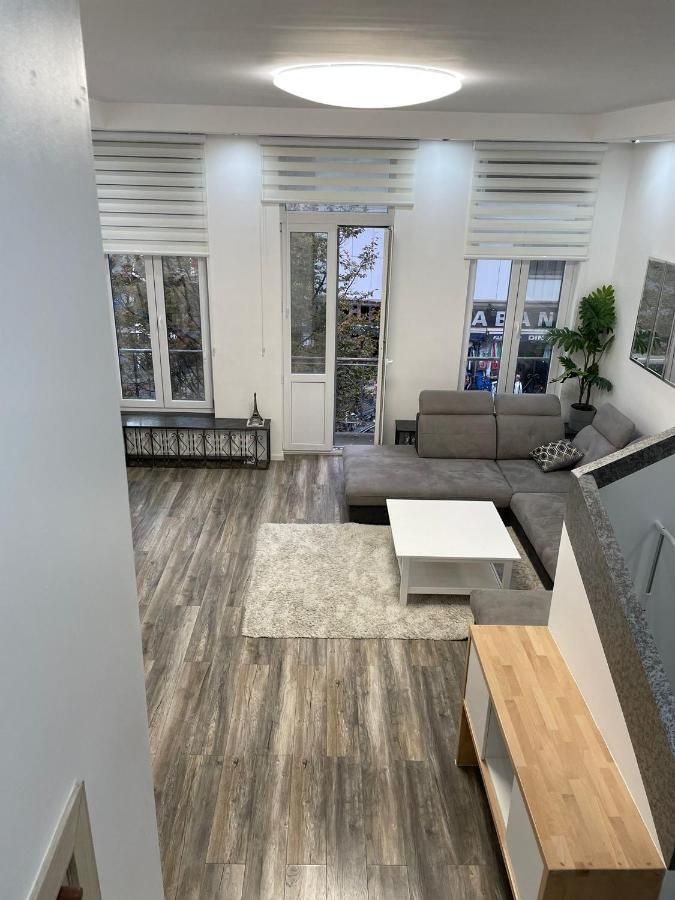 Duplex Situe A 2min De La Gare Du Nord Appartamento