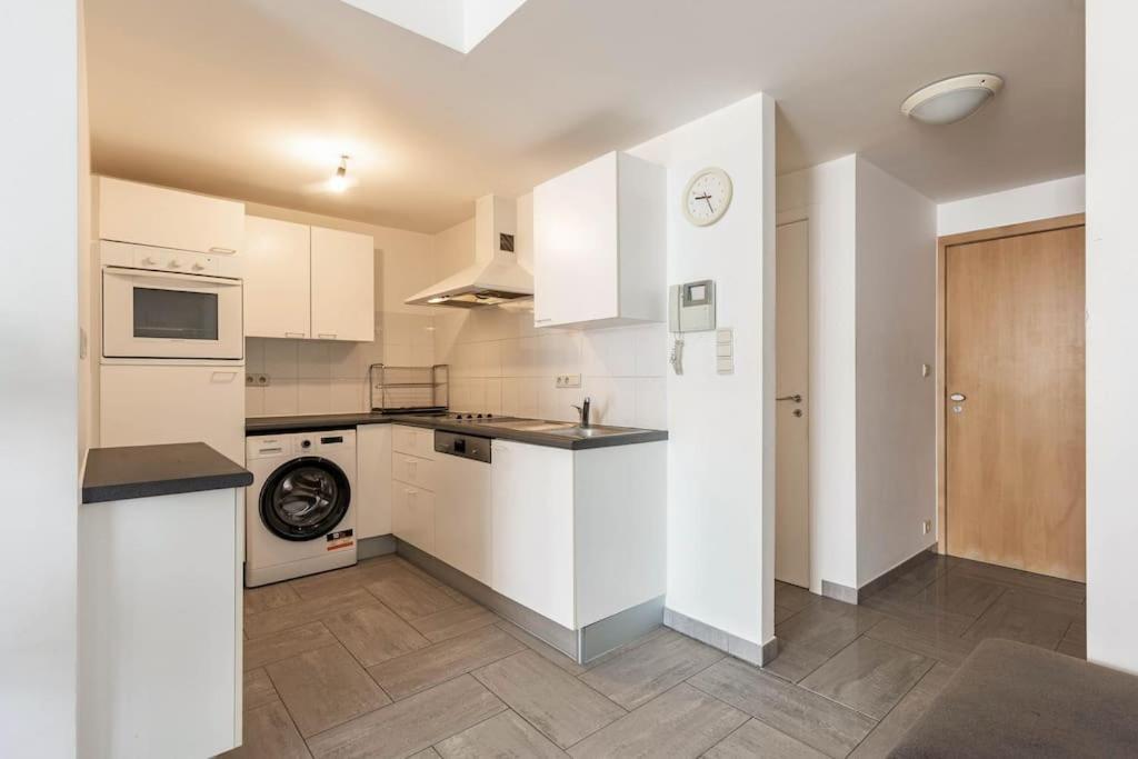 Apartment Beautiful 1br/1bar In E.u. District *
