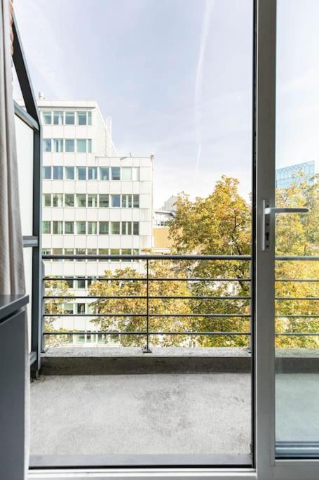 Beautiful 1br/1bar In E.u. District Apartment Brüssel