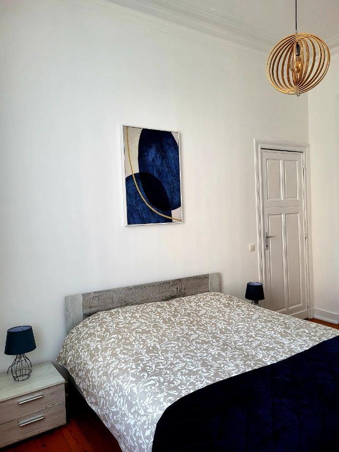 Bed & Blockchain Private With Shared Bathroom