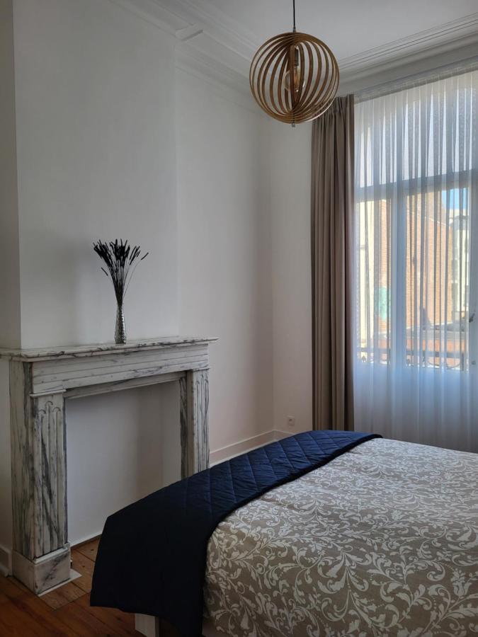 Bed & Blockchain Private With Shared Bathroom